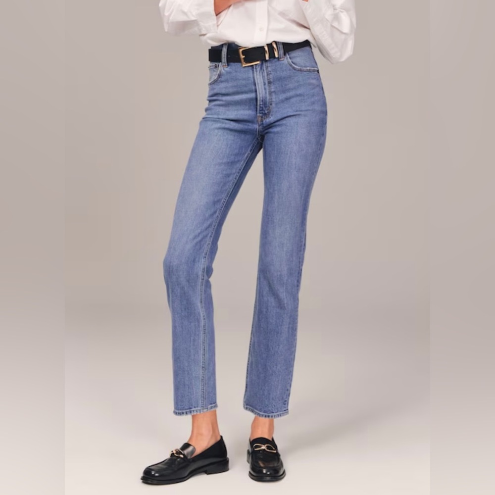 *SOLD* Abercrombie & Fitch Ultra High Rise Ankle Straight Jean